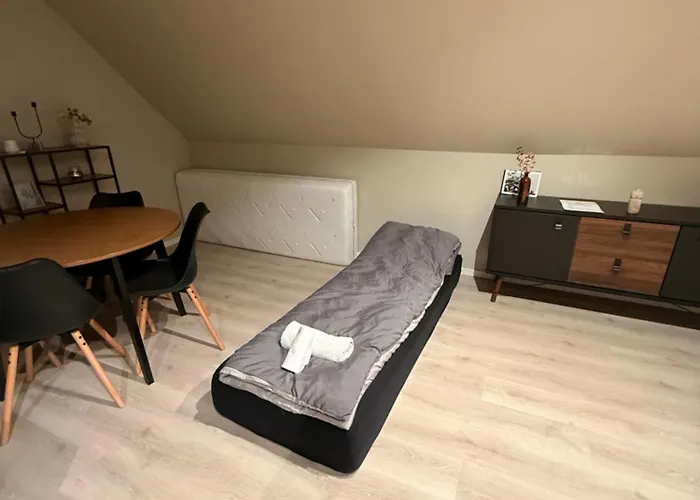 In דירה סבולבאר